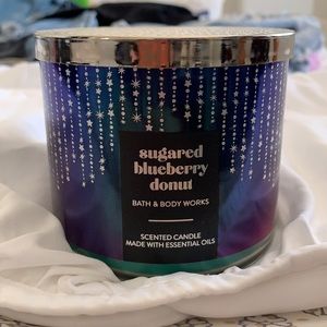 Bath and body works 3-wick candle (new)